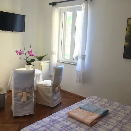 Tusculum Guest house