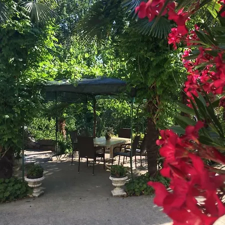 Tusculum Guest house 3*