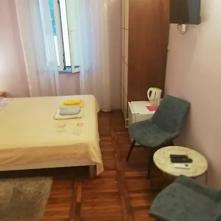 Tusculum Guest house